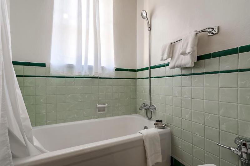 Ryan Hotel ウォレス エクステリア 写真